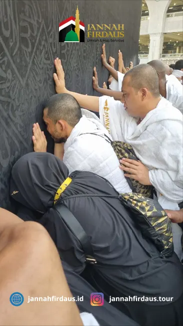 Berdoa di Kabah
